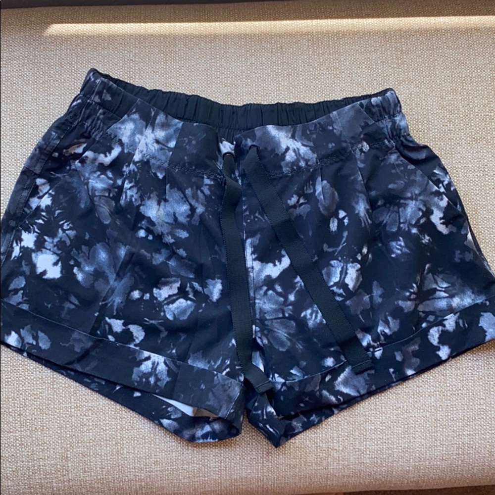 Lululemon Spring Break Away II shorts